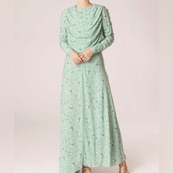 Veiled Collections Long Sleeve Green Maxi Dress - Picture 2 of 14